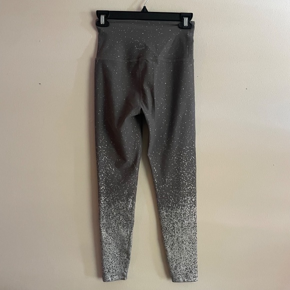 Beyond Yoga Sportflex Alloy Ombre High Waisted Midi Yoga Leggings - Picture 5 of 7